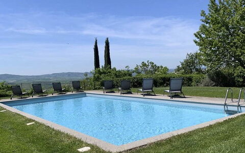 Podere i Prati: Blauw, Zwembad, Buitenmeubels, Toevlucht, Schaduw, Ligstoel, Tuin, Landscaping, Landgoed, Eco Hotel