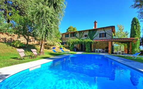 Villa Ulivacci: Blauw, Zwembad, Toevlucht, Landgoed, Hacienda, Eco Hotel, Verblijf, Tuin, Vrije Tijd, Villa