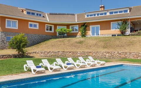 Finca El Olivar: Appartement, Architectuur, Woongebied, Condominium, Samengesteld Materiaal, Stedelijk Ontwerp, Balkon, Gemengd Gebruik, Schaduw