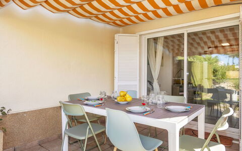 Ca la Flama: Meubilair, Buitenmeubels, Stoel, Tafel, Schaduw, Luifel, Outdoor Structuur, Keuken En Eettafel, Buitentafel, Zwembad