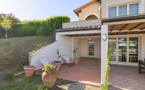 Uliveto: Huis, Bloempot, Deur, Kamerplant, Tuin, Landgoed, Villa, Werf, Balkon, Veranda