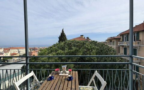 Casa Mimin, Vista Mare, Adults Only, Sanremo: Stedelijk Ontwerp, Appartement, Balkon, Buitenmeubels, Schaduw, Stoel, Leuning