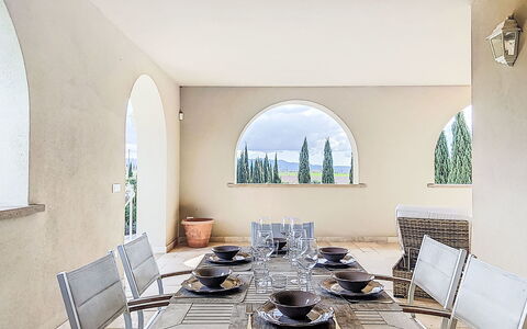 Villa Gli Olivi: Meubilair, Interieur Ontwerp, Stoel, Tafel, Flooring, Hout, Verdieping, Keuken En Eettafel, Verlichting, Eetkamer