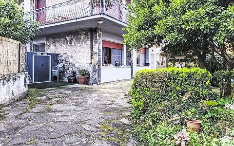 Atelier Vella: Woongebied, Balkon, Voorstad, Family Car, Oprit, Parking, Mid-Size Car, Compacte Auto, Stadsauto