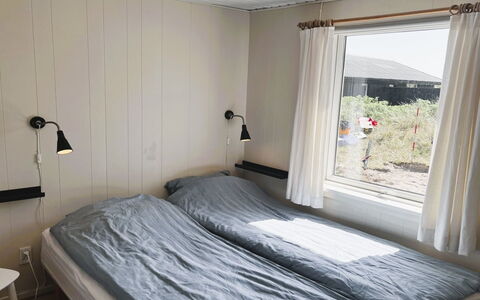 Monna - from the Sea: Hout, Meubilair, Verdieping, Flooring, Slaapkamer, Interieur Ontwerp, Bed, Laken, Kamer, Bedding