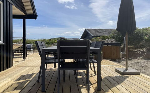 Monna - from the Sea: Hout, Hardwood, Dek, Plank, Houten Vloer, Schaduw, Beits, Veranda, Buitenmeubels, Buitentafel