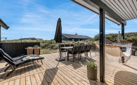 Monna - from the Sea: Hout, Veranda, Houten Vloer, Deur, Huis, Hardwood, Dek, Plank, Beits, Schaduw