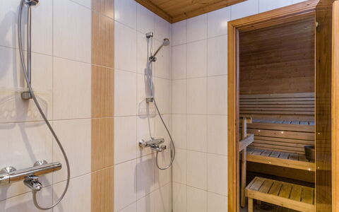 Pankamaa 12: Flooring, Hout, Verdieping, Interieur Ontwerp, Loodgieterswerkinrichting, Plafond, Loodgieter, Kamer, Badkamer, Beits