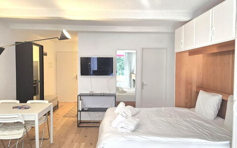 La Riva Mountain Apartment: Meubilair, Interieur Ontwerp, Verdieping, Flooring, Hout, Plafond, Slaapkamer, Bed, Kamer, Appartement