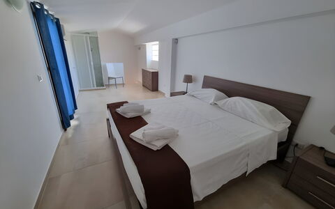 Borgo Vigata 3: Flooring, Verdieping, Meubilair, Interieur Ontwerp, Stoel, Plafond, Appartement, Hardwood, Beits, Houten Vloer
