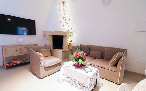 Bacchus: Historic Charming Home: Meubilair, Interieur Ontwerp, Bankstel, Kamer, Verlichting, Woonkamer, Flooring, Verdieping, Appartement, Huis