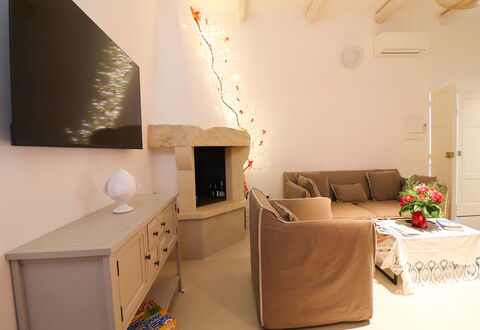 Bacchus Luxury Home: Meubilair, Interieur Ontwerp, Muur, Bankstel, Hout, Flooring, Kamer, Verdieping, Plafond, Woonkamer