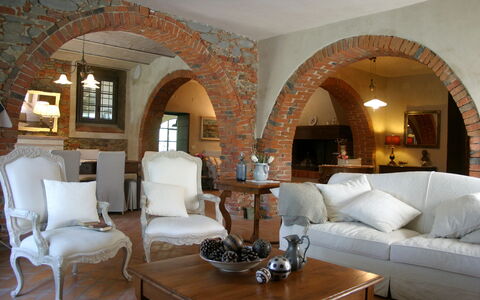 Villa Il Colto: Meubilair, Interieur Ontwerp, Muur, Bankstel, Hout, Flooring, Tafel, Plafond, Kamer, Woonkamer