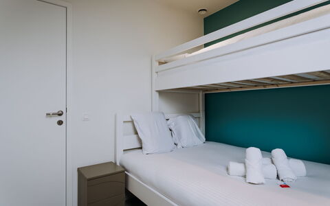 West Bay with Parking & Balcony: Interieur Ontwerp, Verdieping, Appartement, Hotel, Ontwerp, Slaapzaal, Slaapkamer, Bed, Bedding, Boutique Hotel