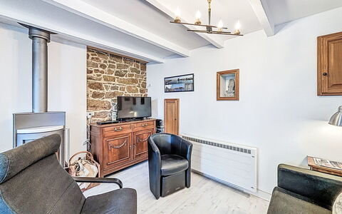 Maison de Saint-Cado: Meubilair, Interieur Ontwerp, Flooring, Plafond, Verdieping, Kamer, Appartement, Woonkamer, Bankstel, Fotolijst