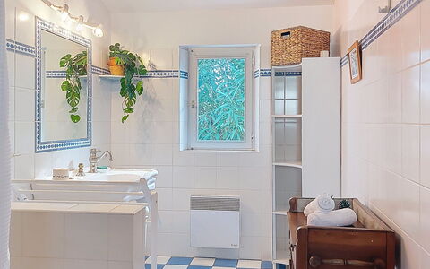 Le Château 3: Flooring, Interieur Ontwerp, Badkamer, Loodgieterswerkinrichting, Muur, Verdieping, Tegel, Loodgieter, Kraan, Kamer