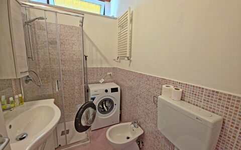 Casa Serena: Loodgieterswerkinrichting, Wastafel In De Badkamer, Badkamer, Wasmachine, Wastafel, Flooring, Verdieping, Toilet, Interieur Ontwerp, Kraan