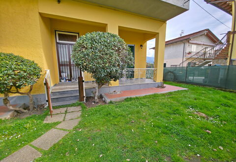 Casa Serena: Struik, Tuin, Gazon, Werf, Backyard, Landscaping, Schaduw, Haag, Binnenplaats, Gang