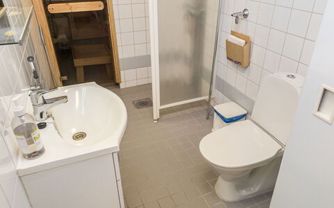 Point Vale 2 As 2: Wc Bril, Badkamer, Loodgieterswerkinrichting, Toilet, Wastafel In De Badkamer, Wastafel, Verdieping, Flooring, Kraan, Interieur Ontwerp