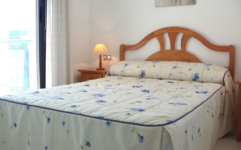 Tamarindo: Slaapkamer, Bed, Laken, Meubilair, Bedding, Kamer, Eigendom, Bed Frame, Dekbedovertrek, Matras