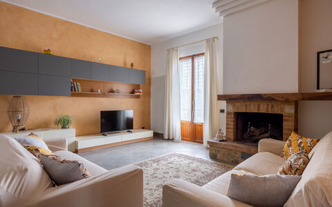 Casa Lory, Monteriggioni, Siena: Meubilair, Interieur Ontwerp, Flooring, Muur, Verdieping, Hout, Kamer, Woonkamer, Plafond, Huis