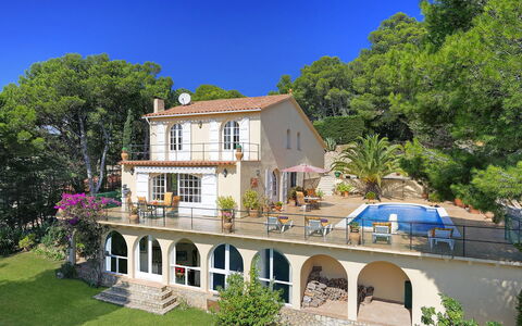 Villa Muneca: Zwembad, Toevlucht, Landgoed, Hacienda, Villa, Herenhuis, Buitenmeubels, Paraplu, Eco Hotel, Balkon