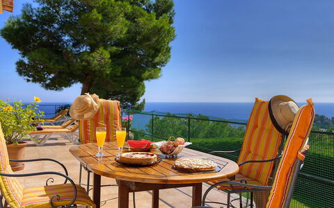 Villa Muneca: Meubilair, Stoel, Buitenmeubels, Tafel, Buitentafel, Schaduw, Patio, Eco Hotel, Tuin, Beits