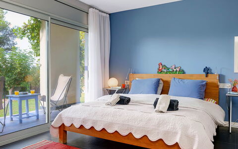 Villa Luminosa: Meubilair, Interieur Ontwerp, Slaapkamer, Bed, Textiel, Verdieping, Linens, Huis, Flooring, Laken