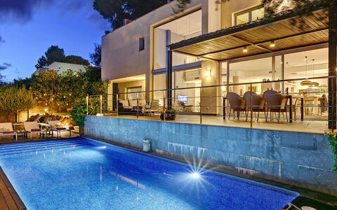 Villa Luminosa: Zwembad, Woongebied, Toevlucht, Huis, Samengesteld Materiaal, Appartement, Eco Hotel, Landgoed, Villa, Hacienda