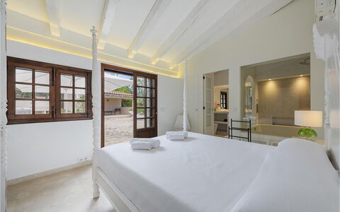 Can Cabana: Flooring, Verdieping, Meubilair, Interieur Ontwerp, Toevlucht, Plafond, Huis, Deur, Zwembad, Landgoed