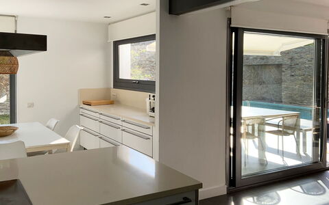 Villa Luisa: Meubilair, Interieur Ontwerp, Flooring, Hout, Huis, Verdieping, Plafond, Keuken, Countertop, Verlichting