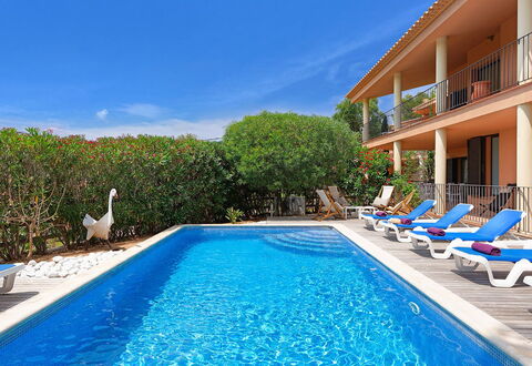Villa Tamariu: Zwembad, Toevlucht, Buitenmeubels, Vrije Tijd, Vakantie, Eco Hotel, Villa, Ligstoel, Hacienda, Hotel