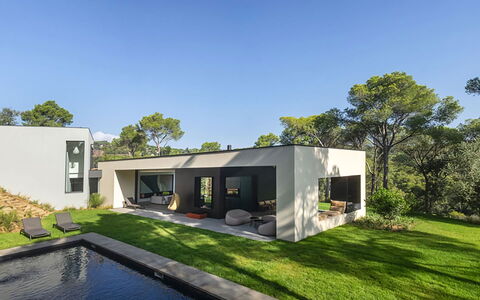 Villa Bamby: Huis, Tuin, Landscaping, Landgoed, Boerderij, Villa, Backyard, Werf, Gazon, Oprit