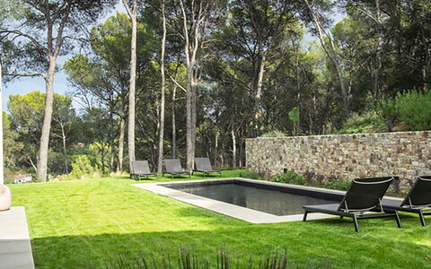 Villa Bamby: Tuin, Schaduw, Zwembad, Landscaping, Buitenmeubels, Gazon, Backyard, Werf, Ontwerp, Park