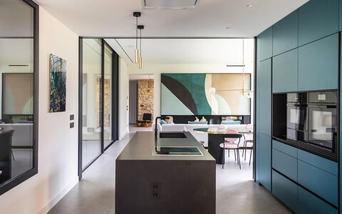 Villa Bamby: Interieur Ontwerp, Flooring, Verdieping, Hout, Meubilair, Plafond, Keuken, Lichte Inrichting, Verlichting, Huis