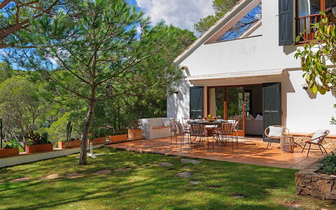 Villa Cassiopea: Huis, Schaduw, Verblijf, Tuin, Landgoed, Stoel, Boerderij, Landscaping, Eco Hotel, Backyard