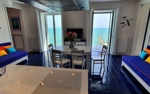 Casa Blue Dream: Meubilair, Verdieping, Zee, Stoel, Oceaan, Koffietafel, Toevlucht, Hotel, Buitenmeubels