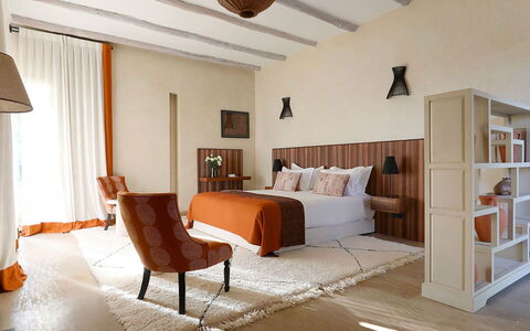 Villa Eleganza: Meubilair, Interieur Ontwerp, Flooring, Muur, Slaapkamer, Verdieping, Bed, Hout, Kamer, Verlichting