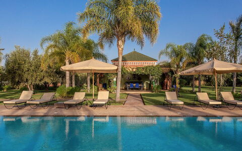 Villa Annarosa: Zwembad, Toevlucht, Buitenmeubels, Paraplu, Ligstoel, Eco Hotel, Vrije Tijd, Schaduw, Hacienda, Landgoed