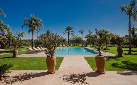 Villa Annarosa: Zwembad, Toevlucht, Tuin, Landscaping, Hacienda, Eco Hotel, Landgoed, Schaduw, Gazon