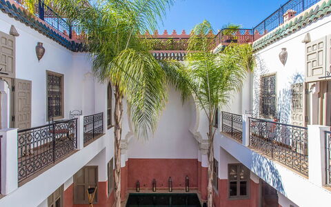 Riad Special: Samengesteld Materiaal, Balkon, Binnenplaats, Hacienda, Herenhuis, Landgoed, Waterpartij, Symmetrie, Villa, Daylighting