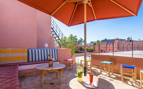 Riad Special: Appartement, Buitenmeubels, Stoel, Buitentafel, Bloempot, Kamerplant, Balkon