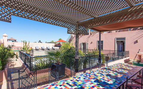 Riad Special: Balkon, Stoel, Ontwerp, Eco Hotel, Buitenmeubels, Binnenplaats, Kamerplant, Outdoor Structuur