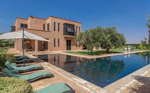 Villa Portraits: Architectuur, Zwembad, Huis, Landgoed, Reflectie, Reflecting Pool, Herenhuis, Villa, Landscaping, Hacienda