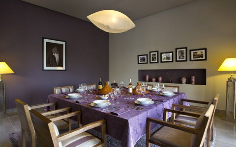 Villa Orange Trees: Meubilair, Interieur Ontwerp, Muur, Tafel, Stoel, Plafond, Verlichting, Keuken En Eettafel, Eetkamer, Lichte Inrichting