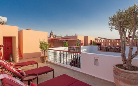 Dar Splendid: Muur, Appartement, Meubilair, Stoel, Ontwerp, Buitenmeubels, Binnenplaats, Kamerplant, Balkon, Hotel