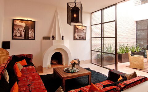 Dar Sami: Meubilair, Interieur Ontwerp, Muur, Flooring, Verdieping, Woonkamer, Verlichting, Plafond, Huis, Kamer