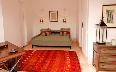 Dar Sami: Meubilair, Interieur Ontwerp, Flooring, Verdieping, Hout, Kamer, Verlichting, Huis, Woonkamer, Houten Vloer