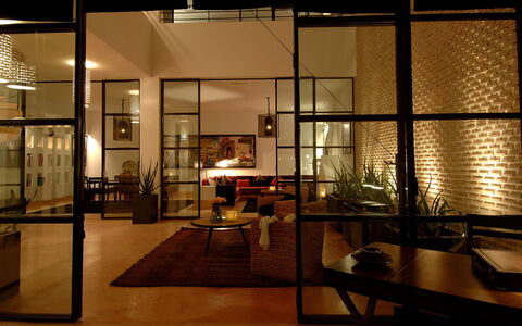 Dar Sami: Meubilair, Interieur Ontwerp, Flooring, Muur, Verdieping, Plafond, Lichte Inrichting, Hout, Verlichting, Woonkamer