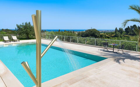 Villa Cloris: Blauw, Zwembad, Samengesteld Materiaal, Toevlucht, Schaduw, Eco Hotel, Landscaping, Leuning, Buitenmeubels